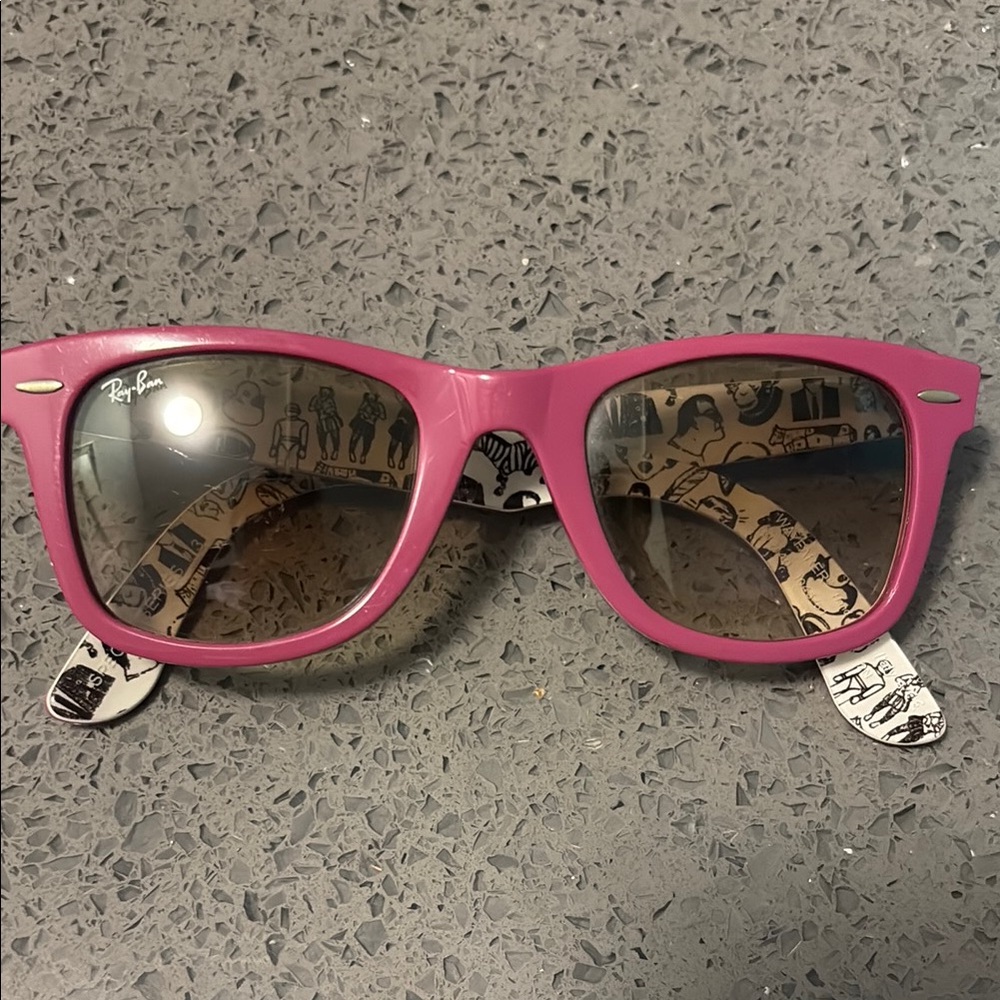 Ray-Ban Pink Wayfarer Sunglasses Special Comic Series